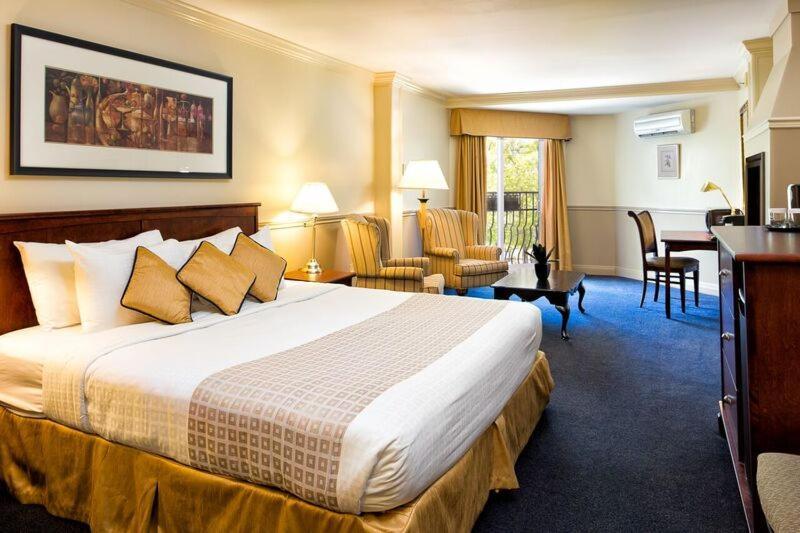 Hotel On The 4*