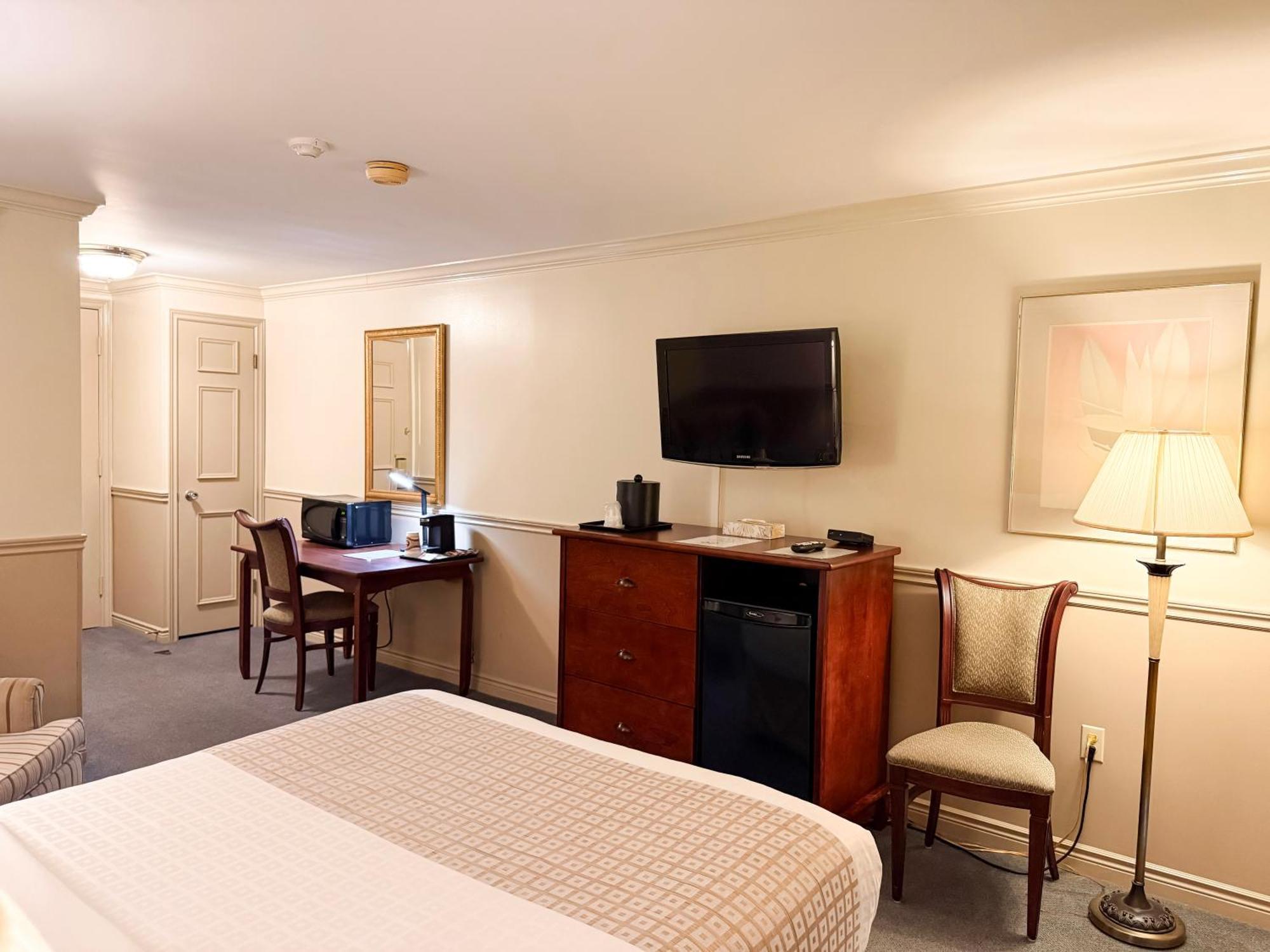Hotel On The 4*