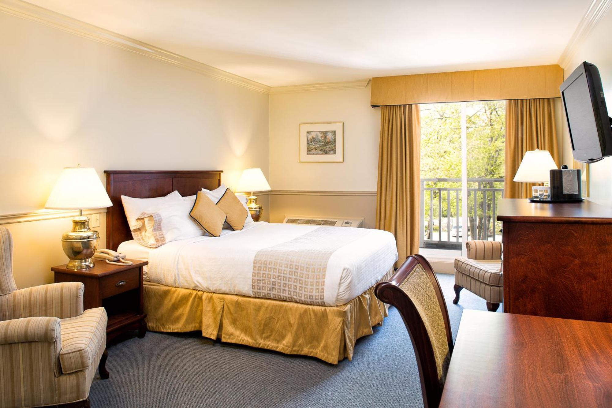 Hotel On The Fall River