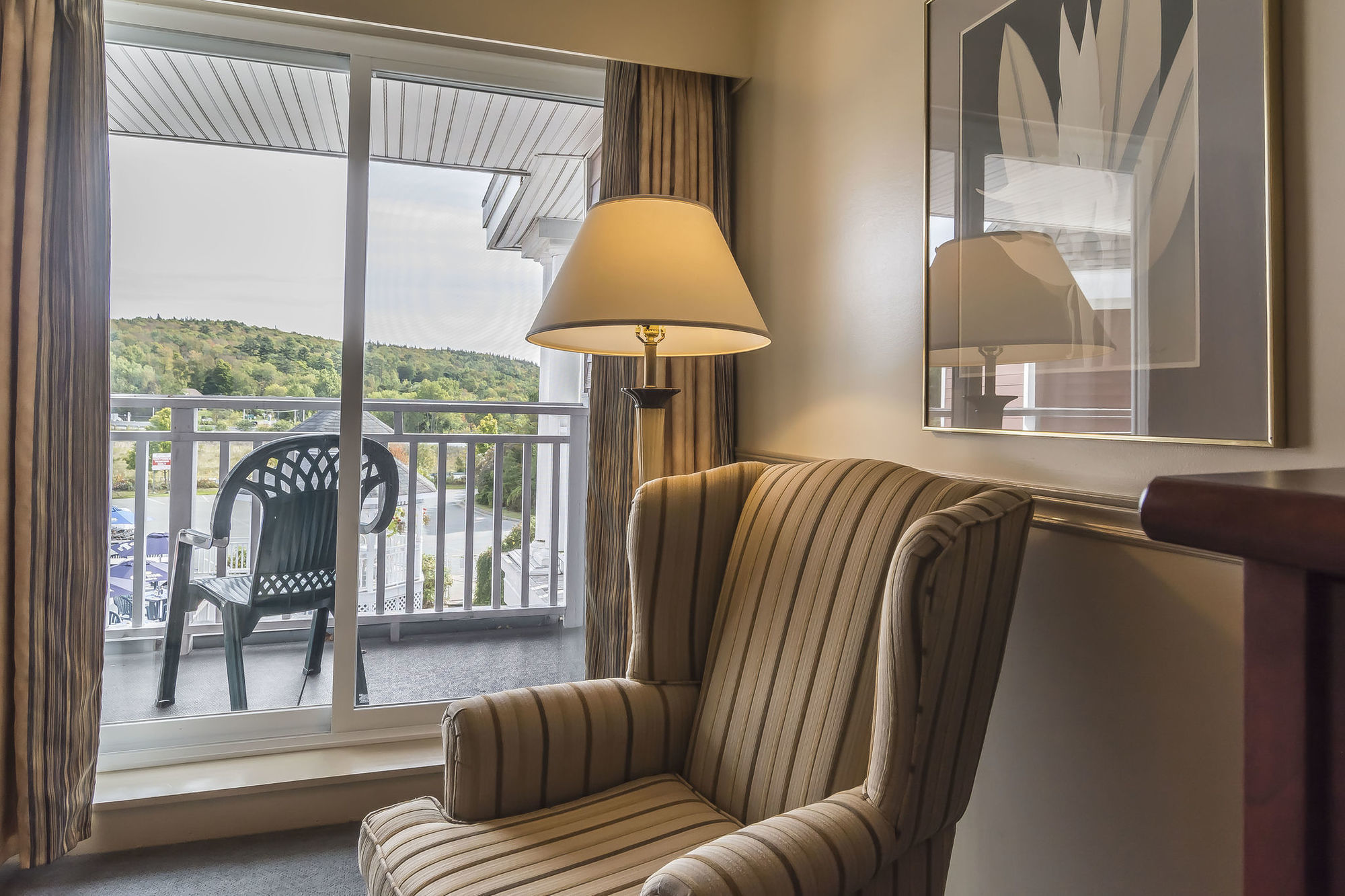 Hotel On The Fall River